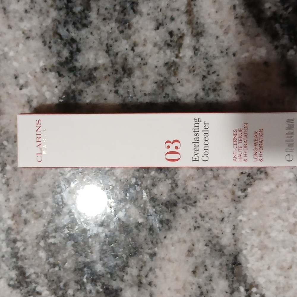 NWT Clarins everlasting concealer. 03